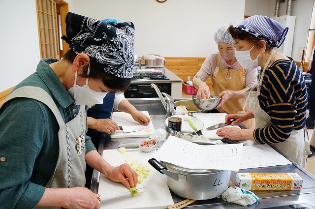写真：調理しているところ